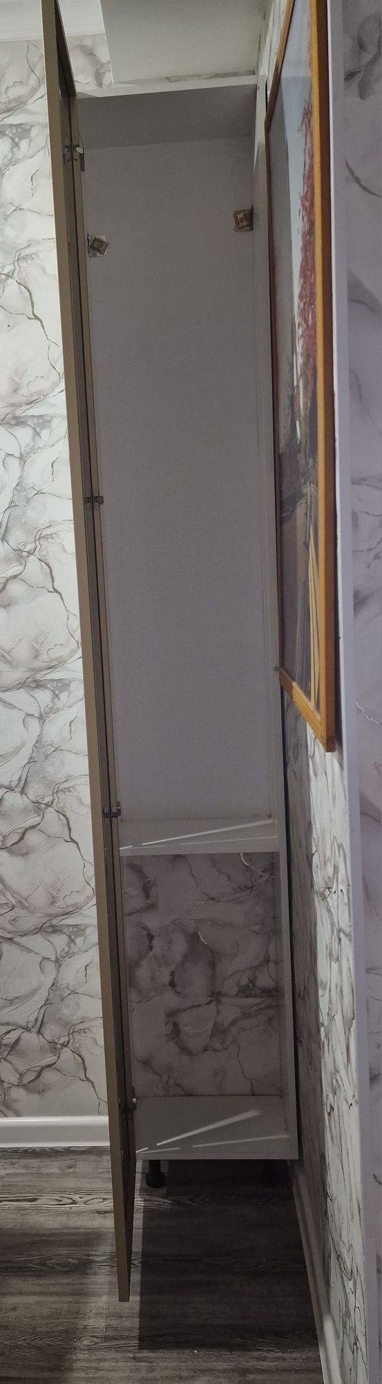 Красивый высокий шкафчик Пенал Зеркальный