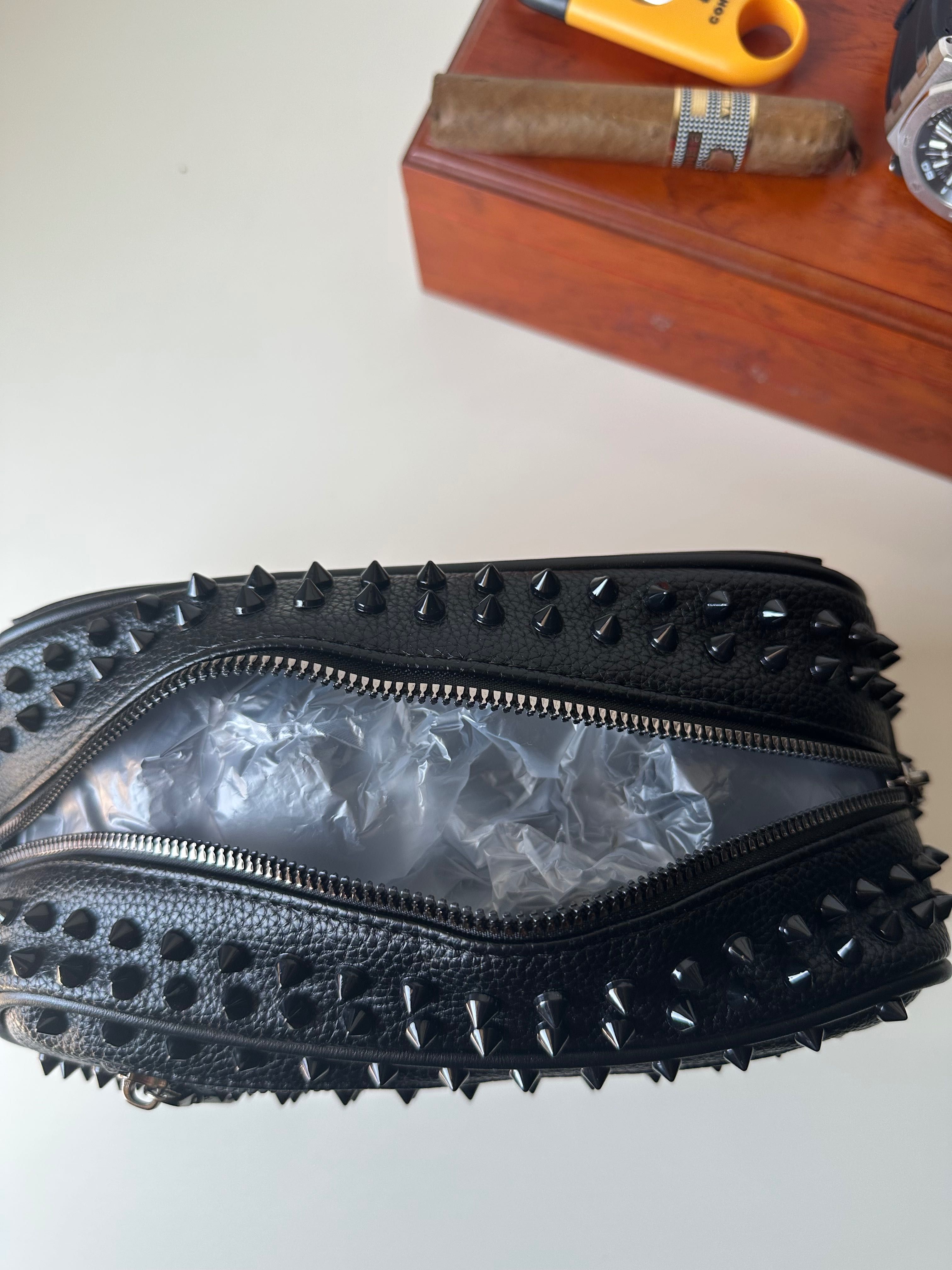Мъжки травъл несесер чанта C. Louboutin