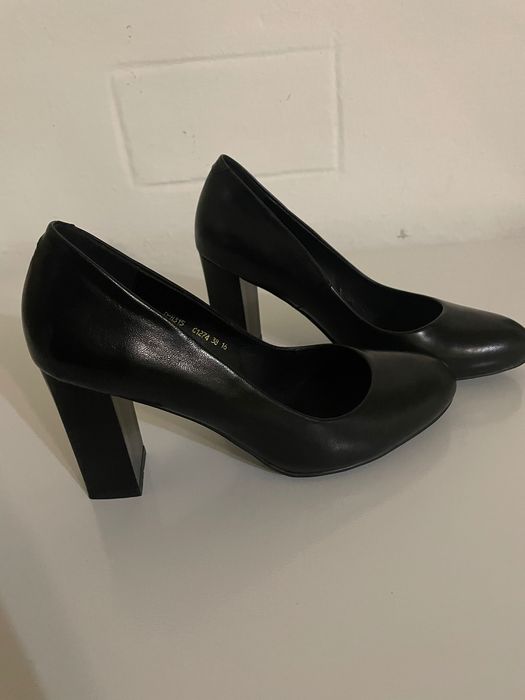 Женские классические туфли