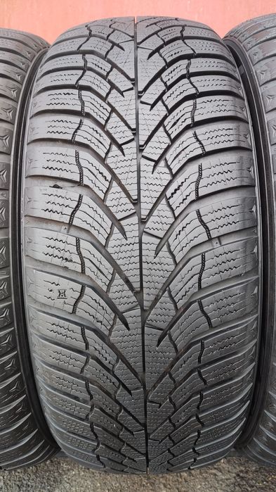 4бр. зимни гуми 205/55/16 Kumho Winter Craft W52
dot23
8.7mm
Много доб