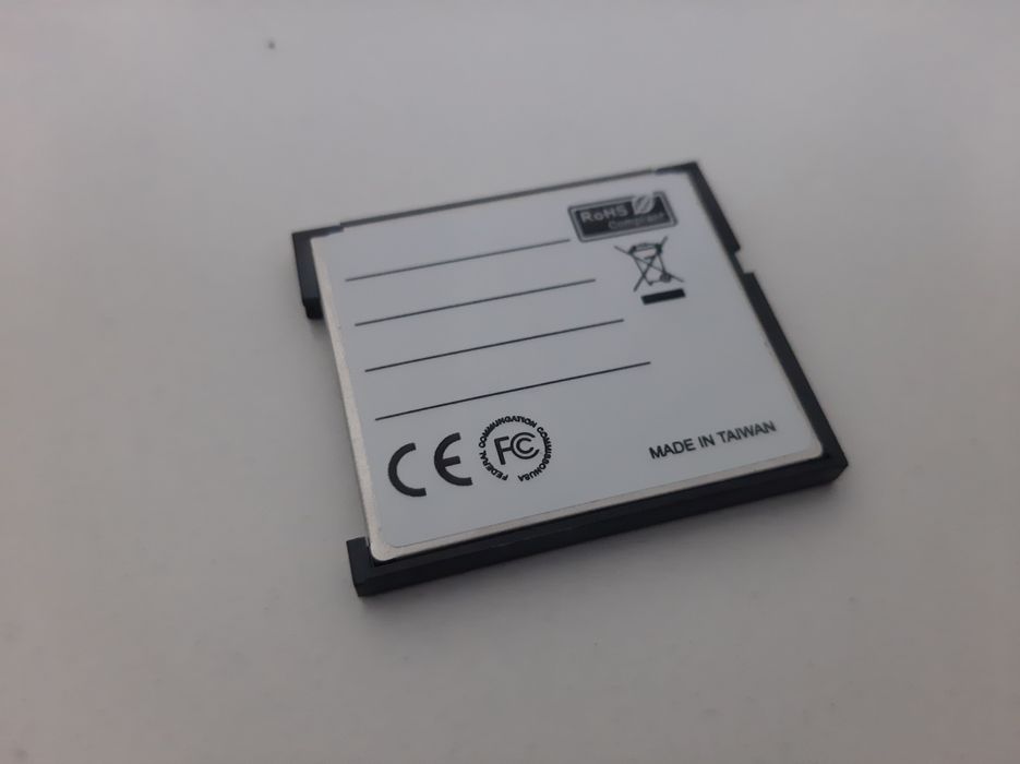 Adaptor card de memorie SD la card compact flash CF