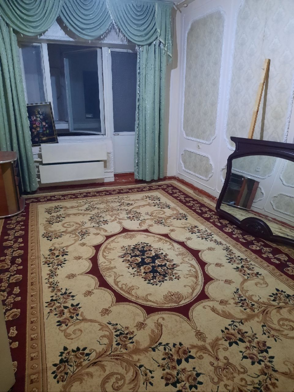 Yugnakiydan 1xonali 45 kvadrat pustoy faqat gilamlari bor