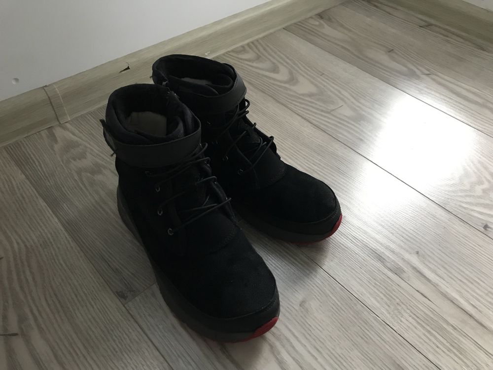 UGG impermeabil Arren baieti numarul 38 (24.5 cm)