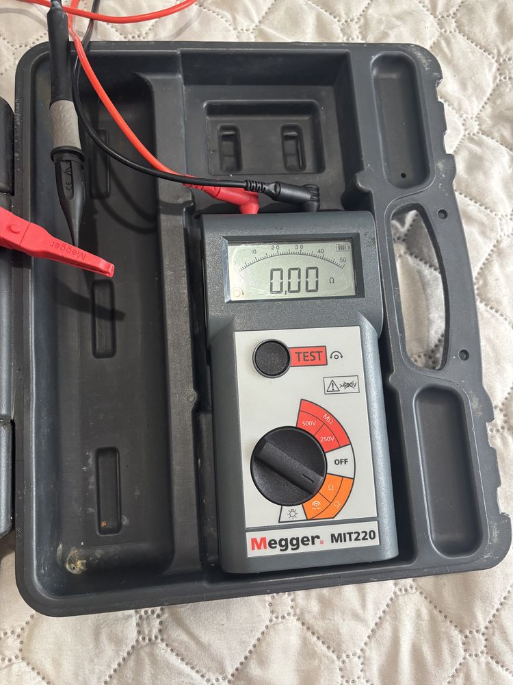 Megger MIT220 мегаометър