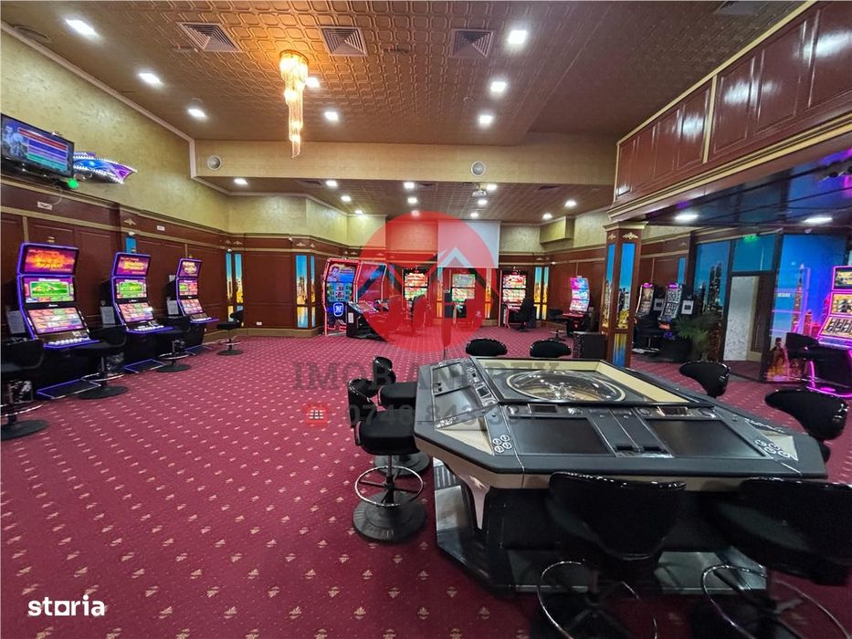 Spatiu comercial de vanzare, 872 mp, zona Piata Civica