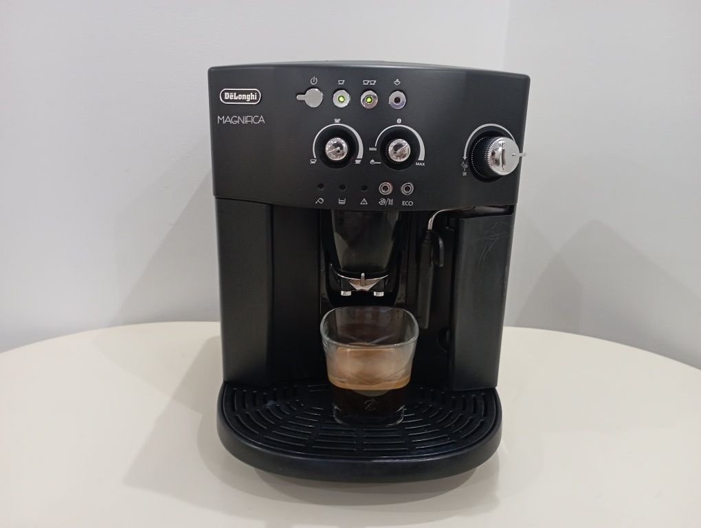 expresor / espressor cafea DeLonghi magnifica