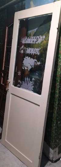 Дверь деревянная межкомнатная с окном. Деревянный массив.Б/У.Самовывоз