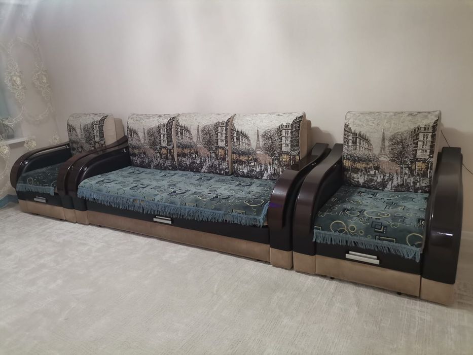 Продам мягкую мебель (диван и 2  кресло кравати ).