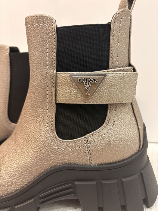 Чисто нови оригинални боти Guess