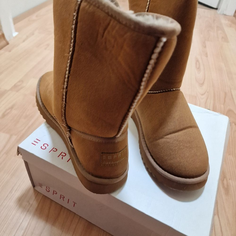 Cizme tip UGG Esprit