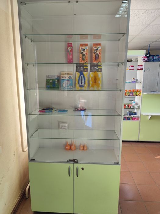 Продам мебель для аптеки и магазина