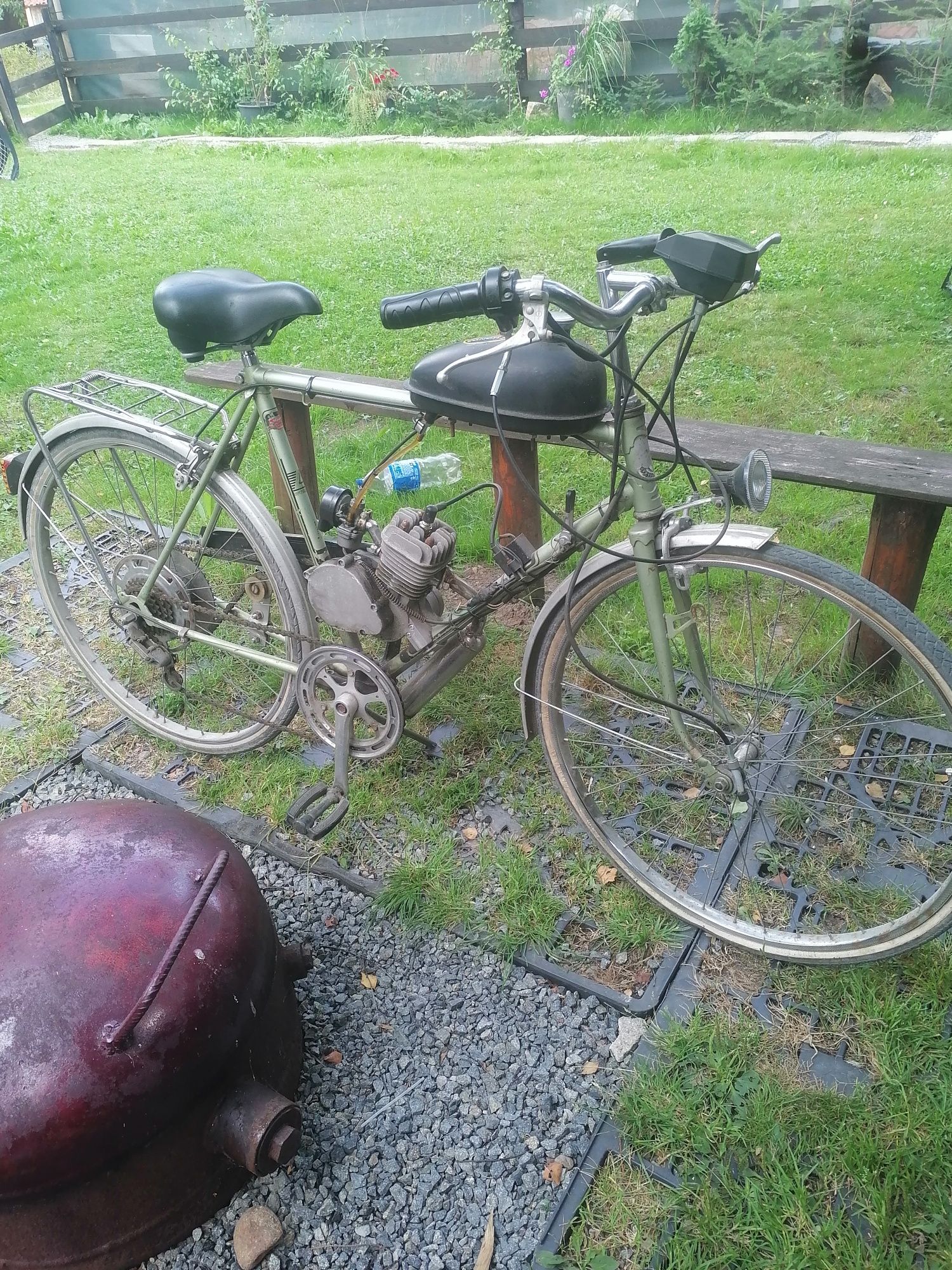 Vând bicicleta pe benzina, motor în 2T,perfect funcțională.