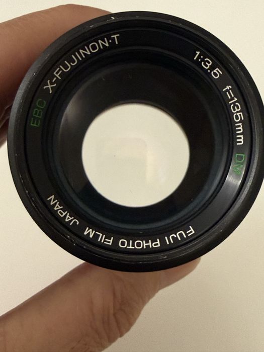 Obiectiv fujinon 135 mm f1: 3.5  este un teleobictiv fujifilm