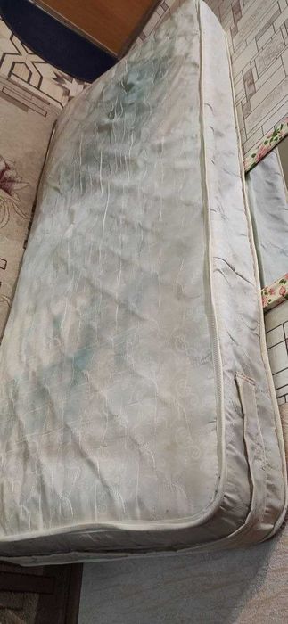 Отдается даром старый пружинный матрас, самовывоз с Ялангач