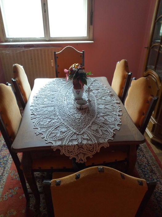 Vand mobila de sufragerie lemn masiv, masă cu 6 scaune, 2 vitrine