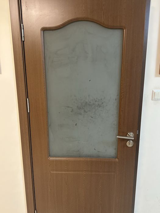 Продавам 3бр интериорни  врати без каси