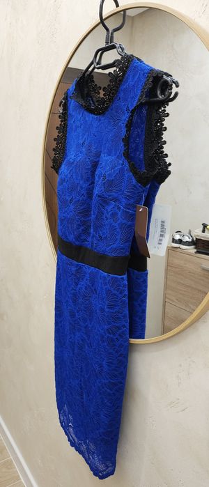 Официална дантелена рокля в синьо