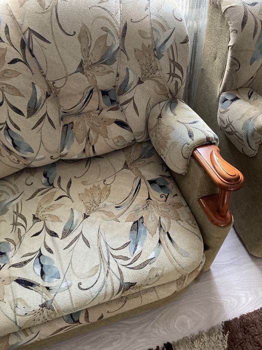 Диван и два кресла