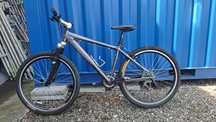 Bicicleta cu roti de 26 cadru aluminiu