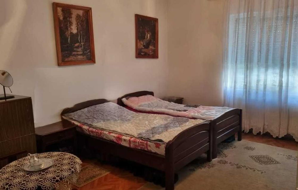 Casa de vanzare cu 4 camere, 110 mp, Satu Mare, zona 14 Mai