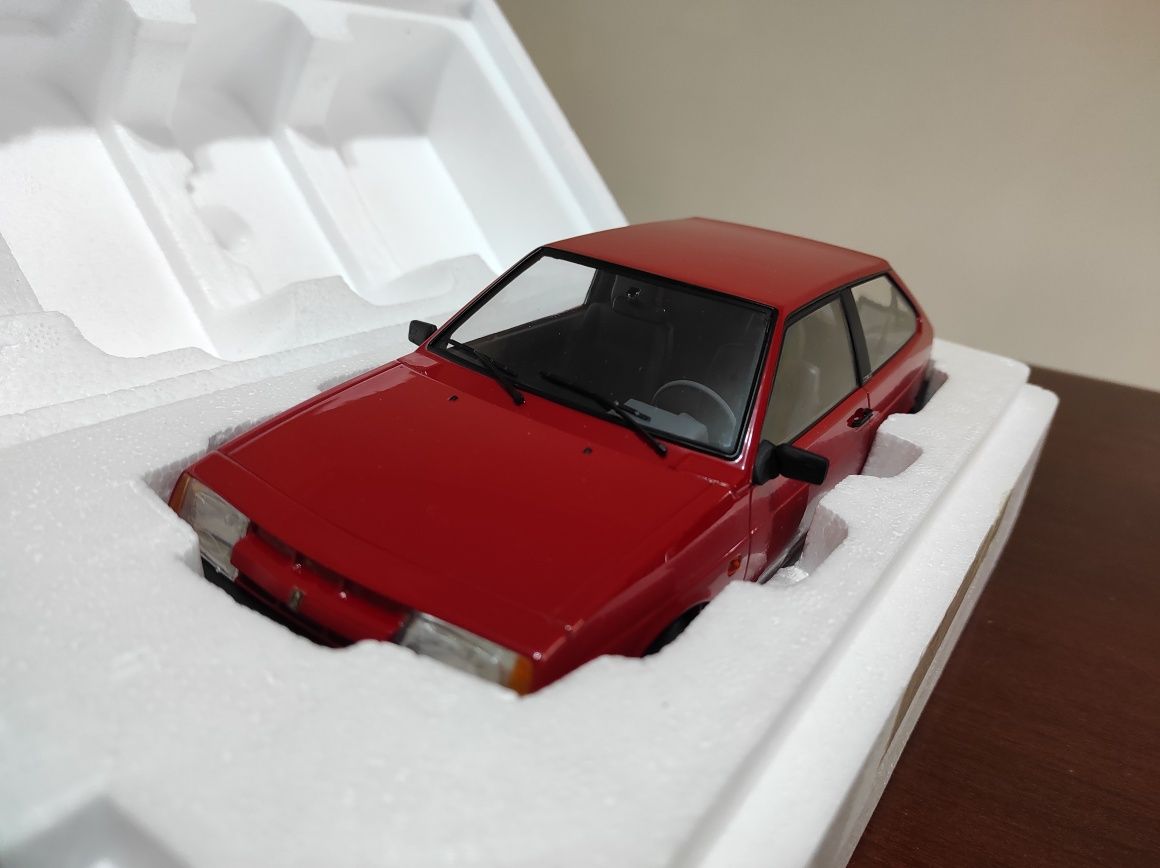 Machetă 1:18 Lada Samara, nouă în cutie.