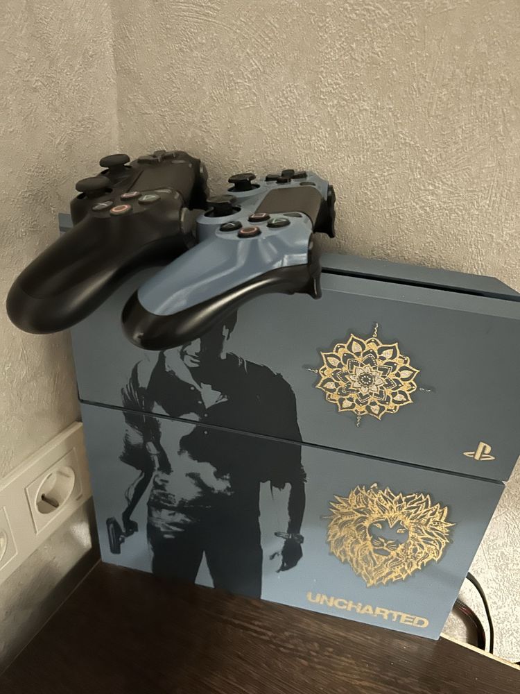 Пс4 слим  861 гб в обклейке игры uncharted