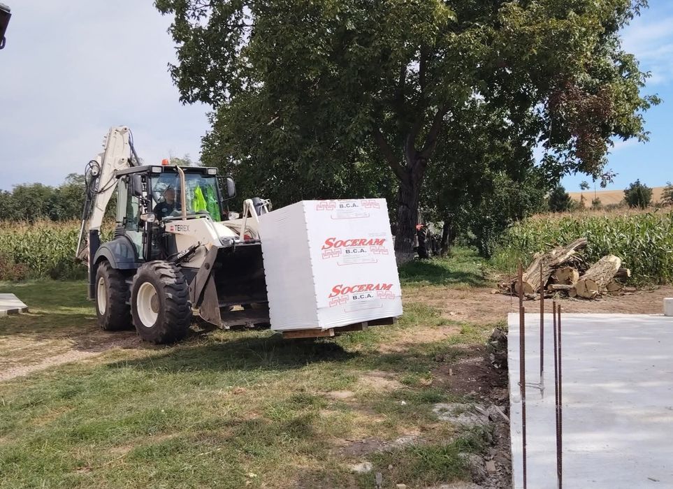 Închiriez buldoexcavator