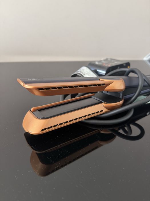 Dyson Airstrait Преса