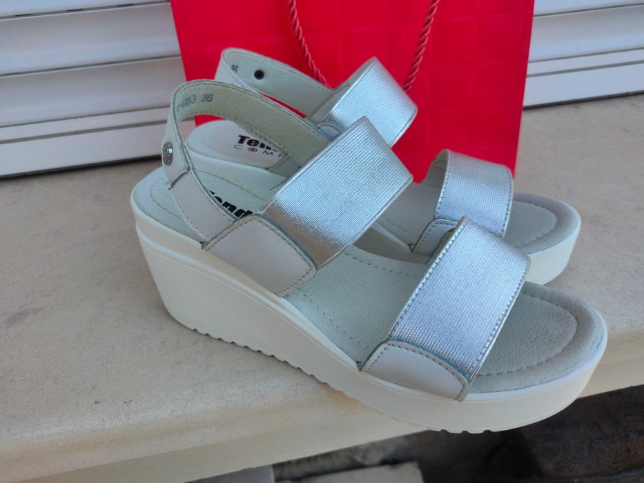 Бели сандали със сиви елементи на платформа Tendenz 36 номер