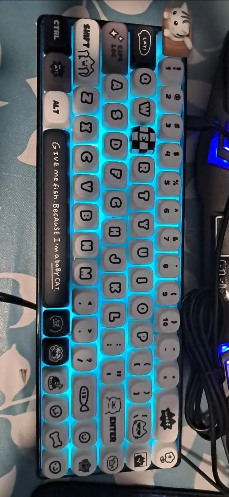 Капачки за клавиатура с котки и кученца с бонус копчета (keycaps)