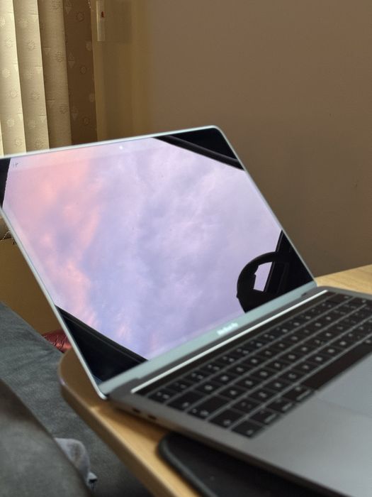 MacBook Pro 13” (2017) с Touch Bar