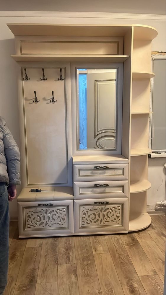 Мебель для прихожей продам в отличном состоянние