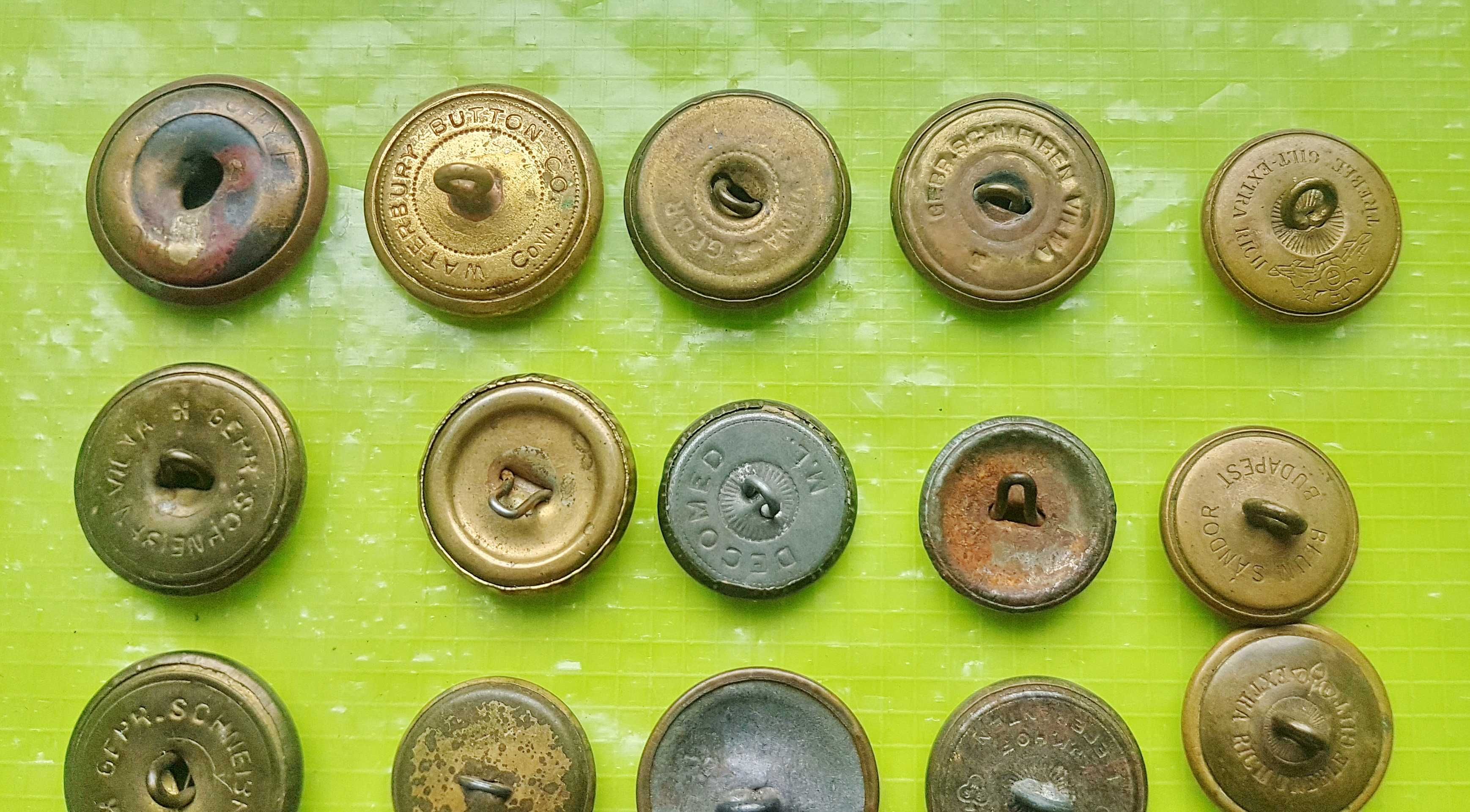 F822-Lot 23 nasturi militari inainte razboi alama diverse state/ arme.