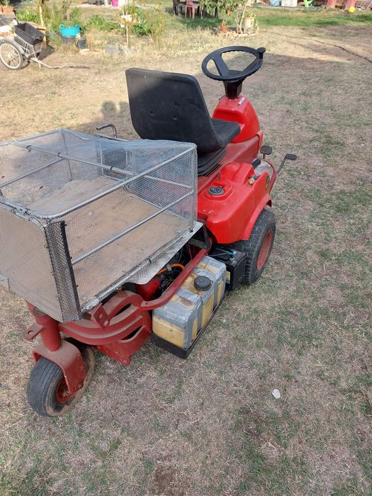 Vind tractoraș de tuns gazon