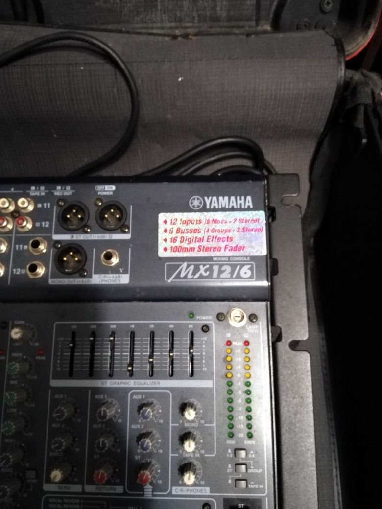 Vând Mixer Yamaha