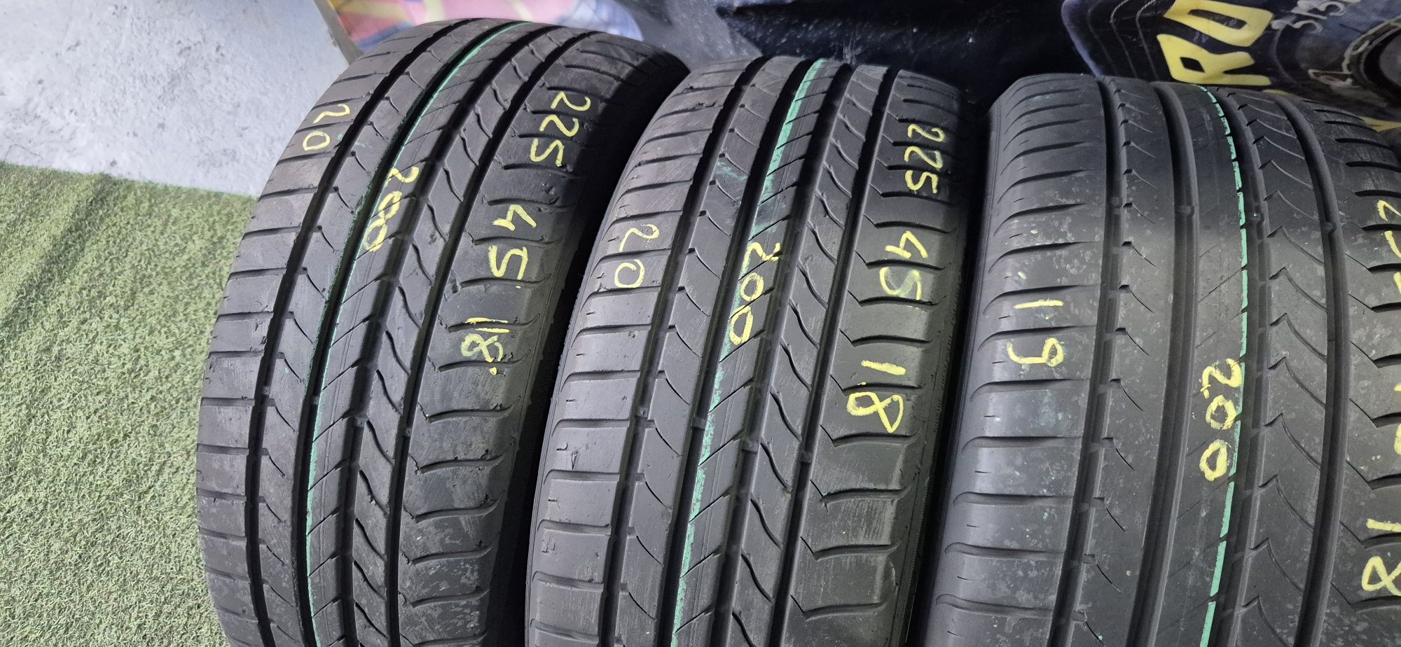 225 45 18,  255 40 18 Goodyear runflat
