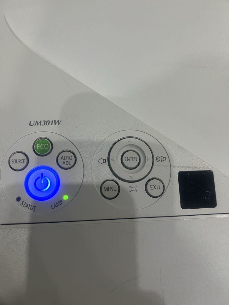 Ултракъсофокусен проектор NEC UM351W