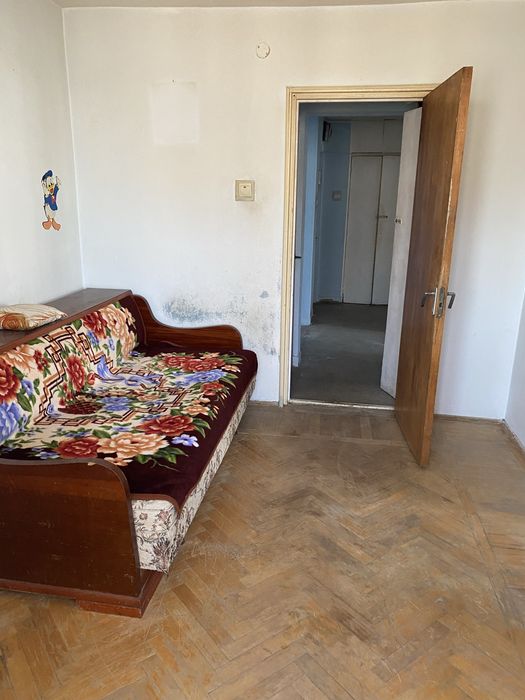 De Vanzare apartament 3 Camere Craiovei Pret 65.000Euro