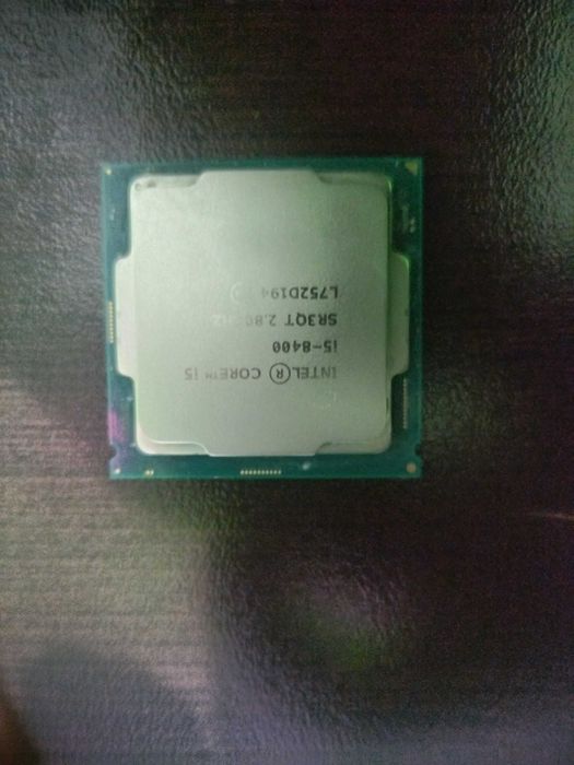 Продавам процесор Intel core i5 8400 +  неговия охладител