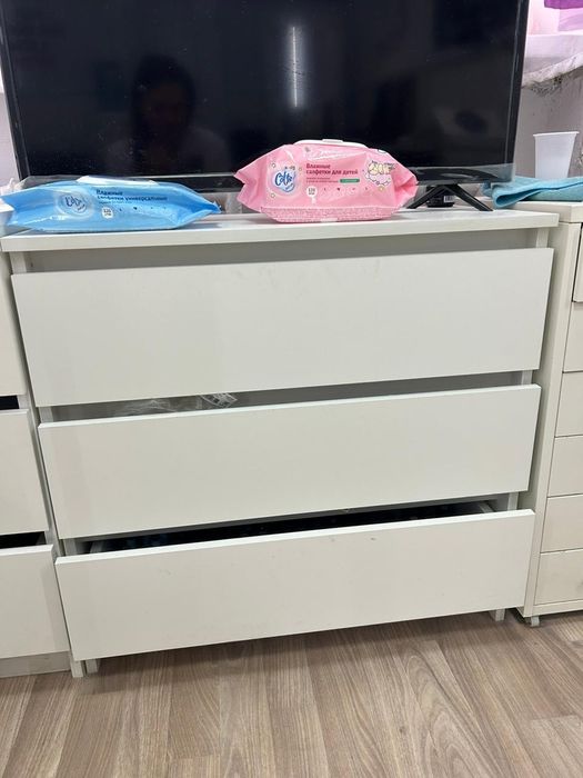 Комод с выдвижными ящиками