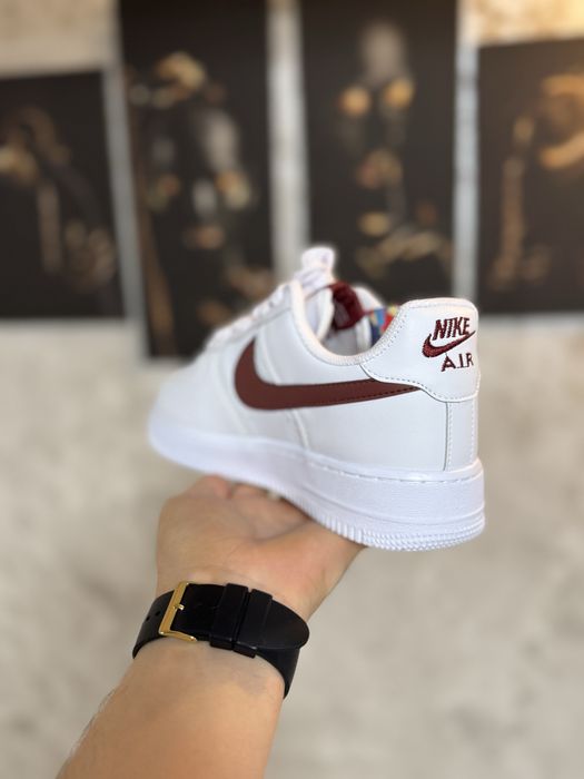 Adidasi Barbati Nike Air Force 1 Alb & Visiniu!
