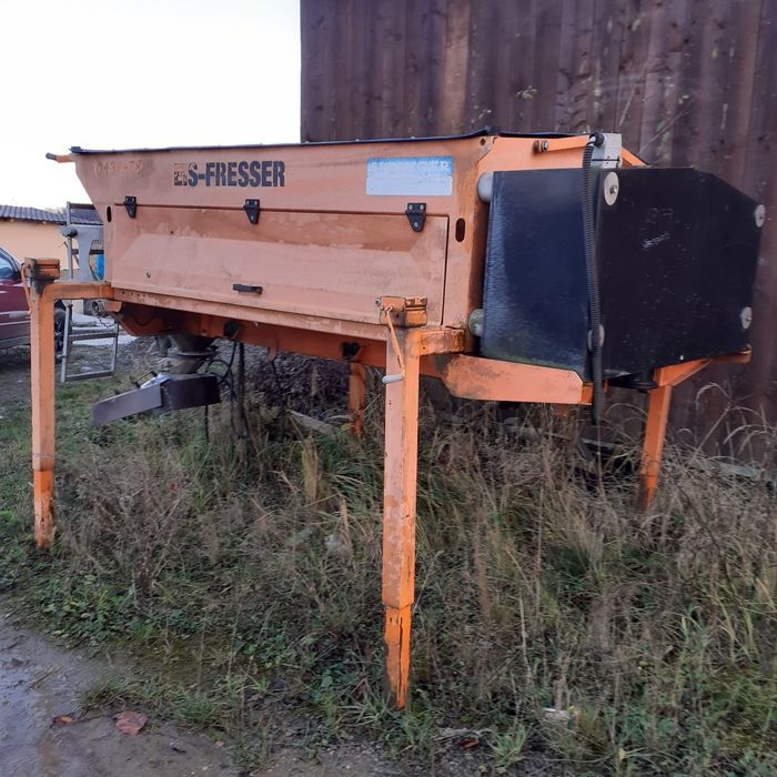 Vând camion si Sărăriță