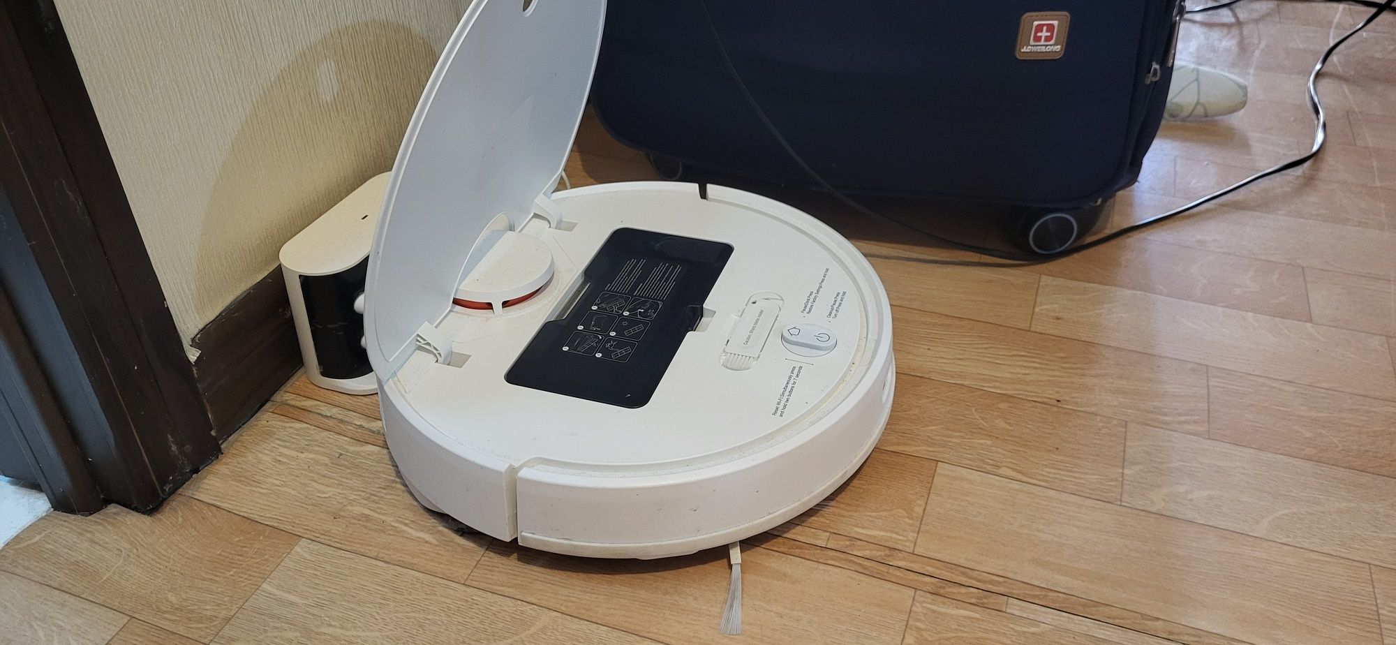 Продам робот пылесос Xiaomi robot vacuum s 10