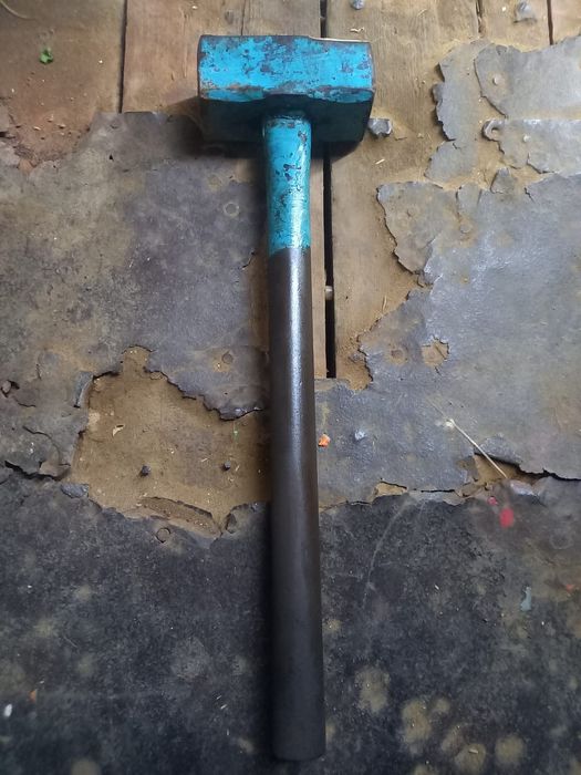 Продам кувалду в хорошем состояние