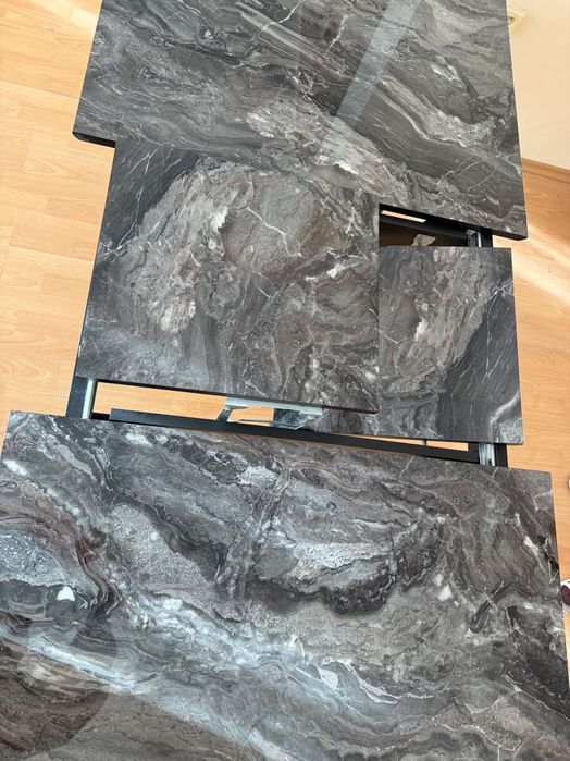 Стилна кухненска маса