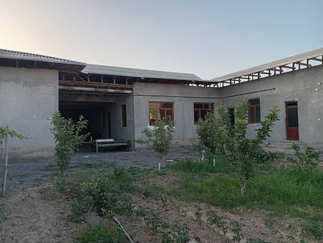 Ховли уй сотилади. Фаргона Кувасой магистраль йулида. 8 сотих ер,