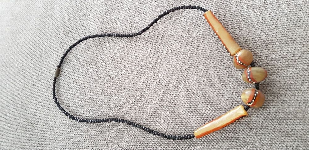 Colier african lucrat manual, 3 modele.