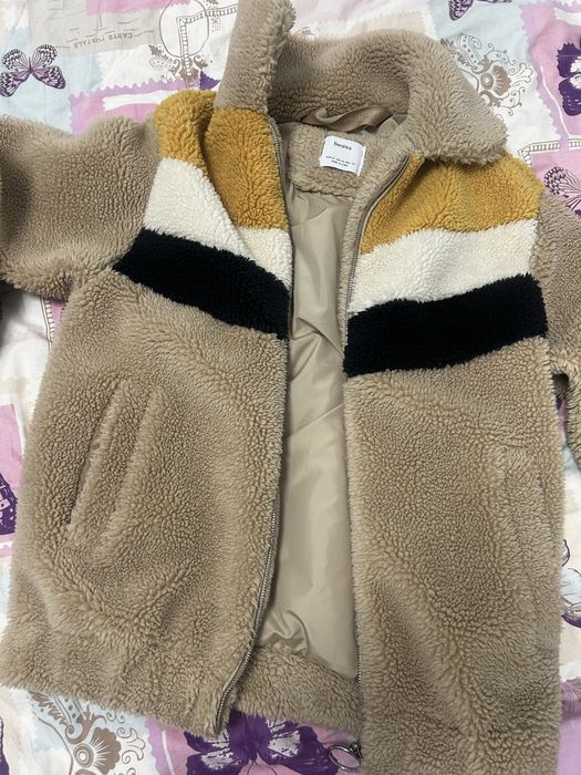 Чисто ново пухено меко яке Bershka. Не е носено, много топло и удобно.