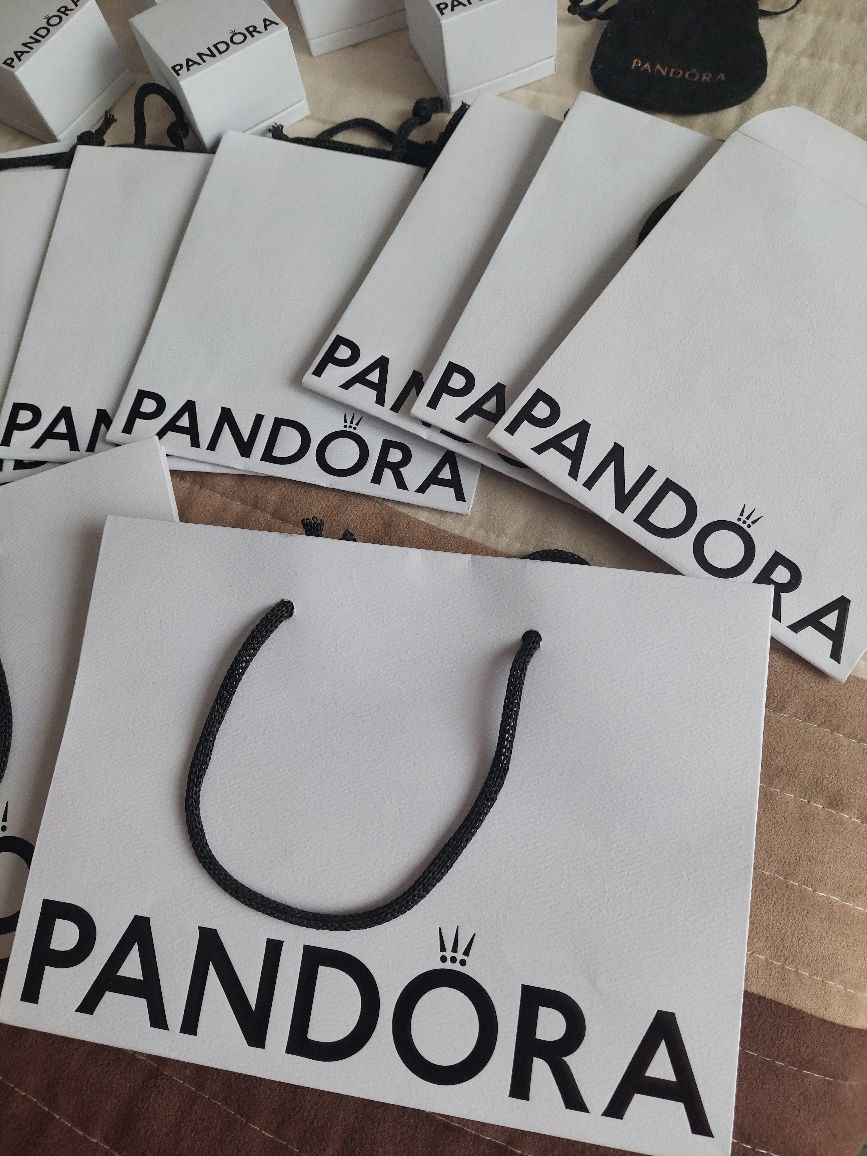 Pandora: cutii mari bratari si mici pt. charm, inel, cercei, pungi