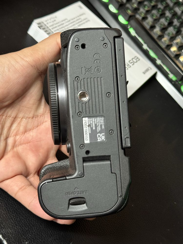 Canon r5 noviy bodiy batariya zaryatishnik